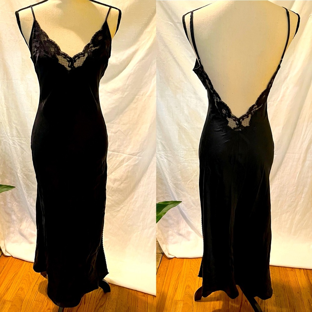 Y2K Vintage 💯 silk Victoria’s Secret Black lace slip dress 🖤